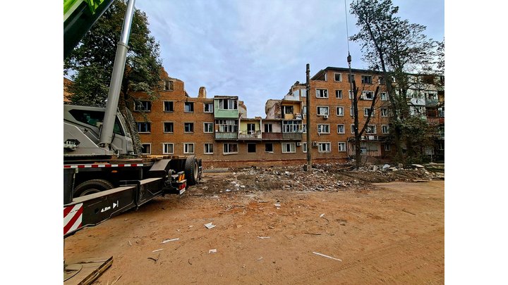 Шар бетонного пилу, жалоба за загиблими та оголений побут: репортаж із Прилук на Чернігівщині