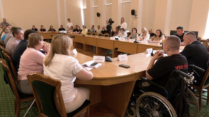 «Хода безбар'єрності» в центрі Луцька: перевіряли вулиці й будівлі на доступність для людей з інвалідністю «Хода безбар'єрності» в центрі Луцька: перевіряли вулиці й будівлі на доступність для людей з інвалідністю
