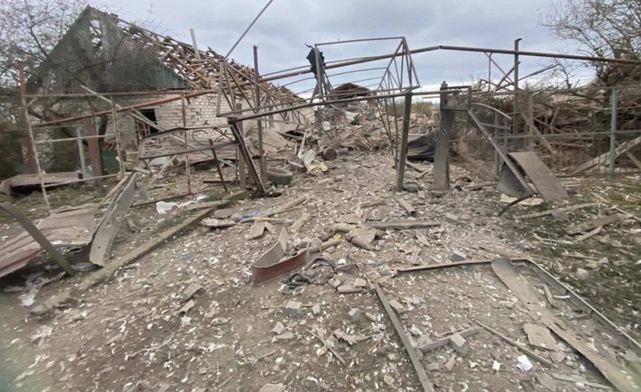 Російські військові атакували КАБами селище Балабине на Запоріжжі: є загибла та поранені