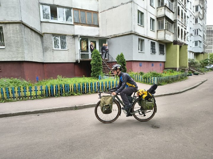 Американець на велосипеді їде з Варшави до Києва: у Житомирі зупинився мандрівник Калеб Берг Американець на велосипеді їде з Варшави до Києва: у Житомирі зупинився мандрівник Калеб Берг