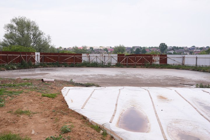 М'ясокомбінат, Тлумач