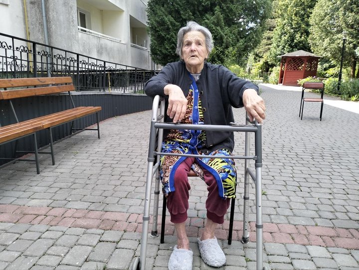 Створюють нові сім'ї та будують плани на майбутнє: як живуть підопічні геріатричного пансіонату у Луцьку