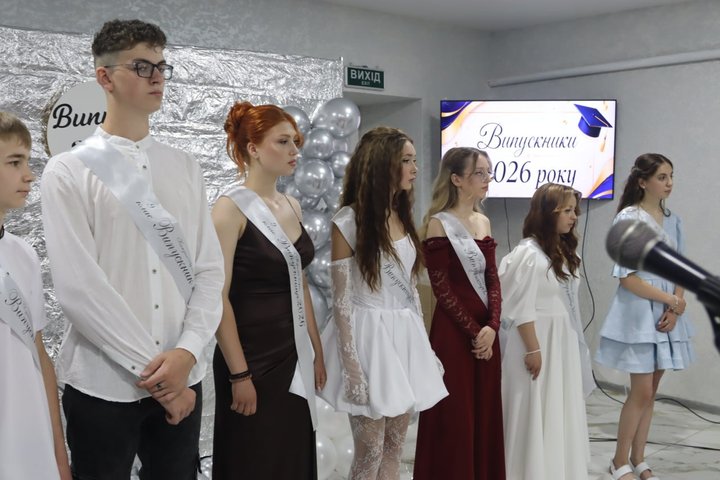 Випускний в укритті: як прощалися зі школою дев’ятикласники з Пологів на Сумщині Випускний в укритті: як прощалися зі школою дев’ятикласники з Пологів на Сумщині
