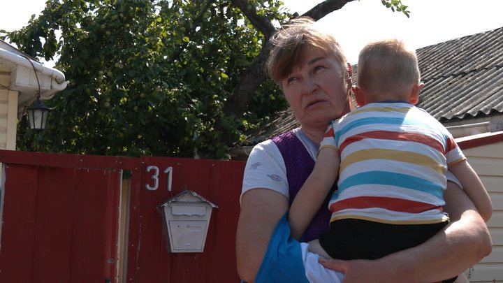 "Було страшно навіть вийти з будинку": коментарі очевидців падіння уламків збитого дрона РФ на будинок у Чернігові