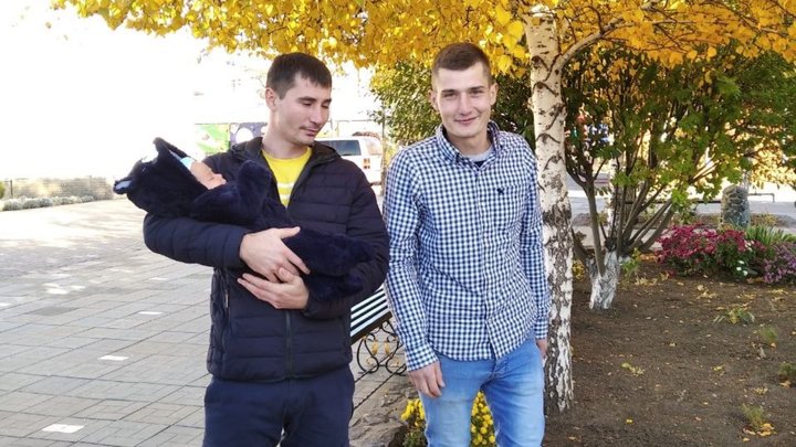 «Темні кола під очима — видно, що знущалися»: мати про звільненого з полону цивільного Олега Тригуба з Чернігівщини «Темні кола під очима — видно, що знущалися»: мати про звільненого з полону цивільного Олега Тригуба з Чернігівщини
