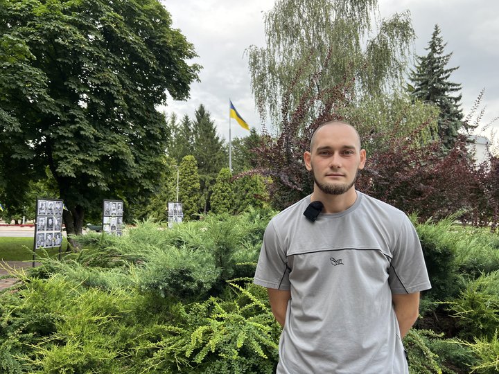 «Сміттєві пакети понадягали на голови, обмотали скотчем і відвезли нас на Таганрог»,— захисник Маріуполя Євгеній Бадива «Сміттєві пакети понадягали на голови, обмотали скотчем і відвезли нас на Таганрог»,— захисник Маріуполя Євгеній Бадива