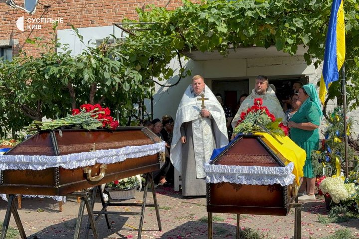 На Київщині ховають братів Максима та Романа Мосейчуків На Київщині ховають братів Максима та Романа Мосейчуків