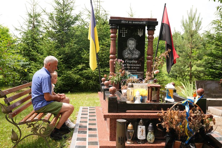 Іван Голубка, Герой України, могила, батько, Дебеславці, Івано-Франківщина Іван Голубка, Герой України, могила, батько, Дебеславці, Івано-Франківщина