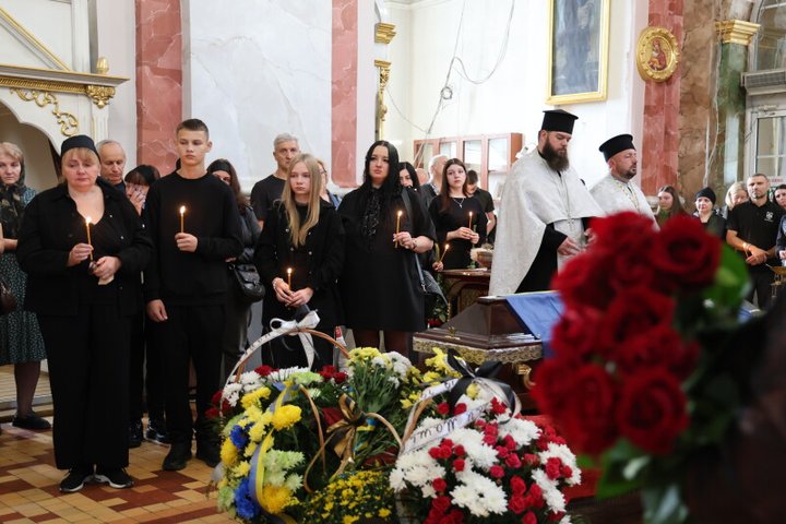 У Луцьку попрощалися 48-річним військовослужбовцем Андрієм Жданем У Луцьку попрощалися 48-річним військовослужбовцем Андрієм Жданем