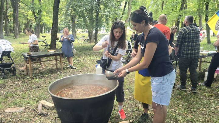 Благодійний захід, люди, Коломия