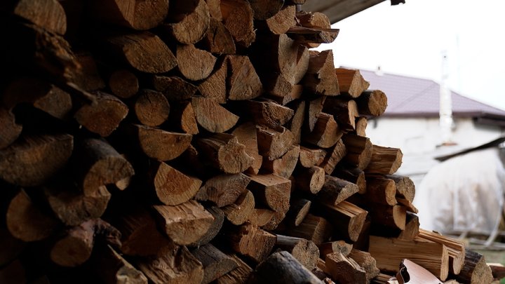 Попит на дрова зріс близько на 60%: як на Чернігівщині люди готуються до початку опалювального сезону Попит на дрова зріс близько на 60%: як на Чернігівщині люди готуються до початку опалювального сезону