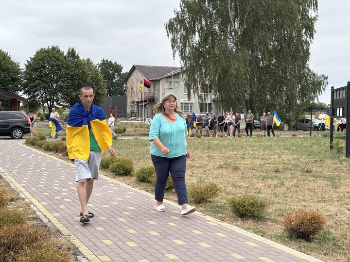 "Я тебе більше не відпущу": на Волинь повернувся боєць Сергій Кізун майже після 3 років полону