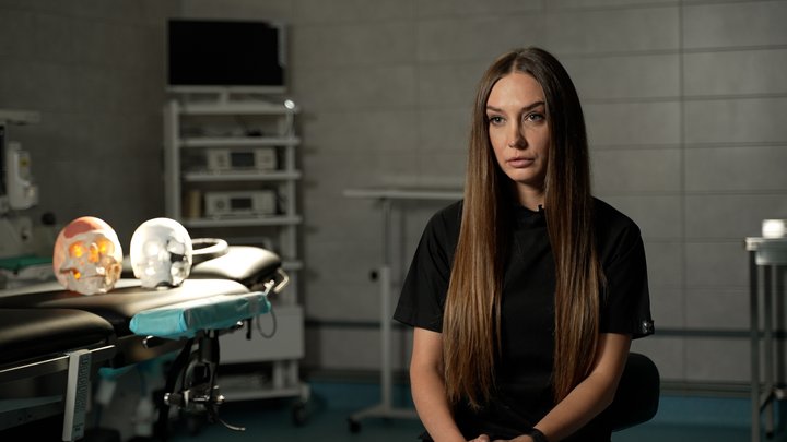 «Досвід, якого би хотіла не мати»: як хірургиня з Чернігова відновлює обличчя пораненим на фронті воїнам