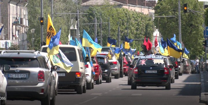 Майже 100 авто і 12 байків: у Луцьку відбувся автопробіг на підтримку військовополонених Майже 100 авто і 12 байків: у Луцьку відбувся автопробіг на підтримку військовополонених