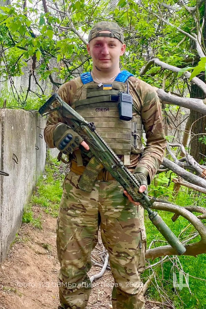 292 дні на позиції і 16 км виходу через кілзону. Історія бійця 128 ОВМБр Богдана, який пішов на війну в 19 років 292 дні на позиції і 16 км виходу через кілзону. Історія бійця 128 ОВМБр Богдана, який пішов на війну в 19 років