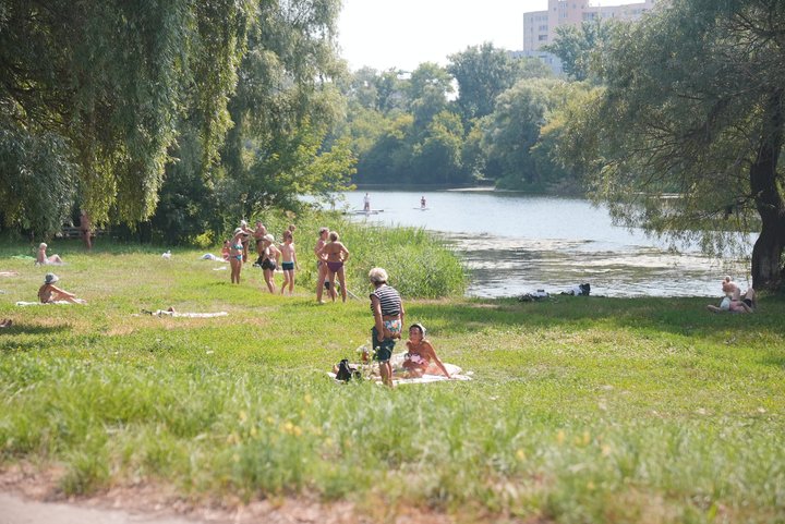 На Сумщині температура на вулиці підніметься до +37°. Коли чекати на похолодання?