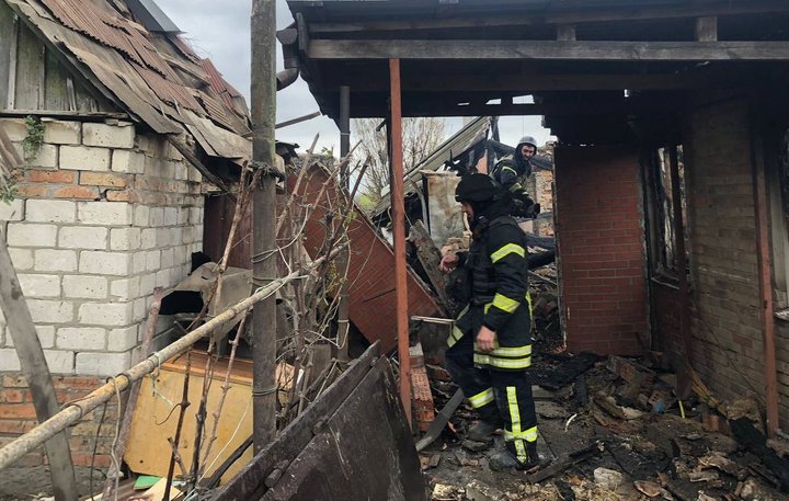 Російські військові атакували КАБами селище Балабине на Запоріжжі: є загибла та поранені