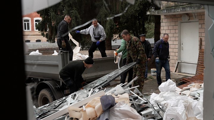 Як ліквідовують наслідки російської атаки у Чернігівському ліцеї з посиленою військово-фізичною підготовкою