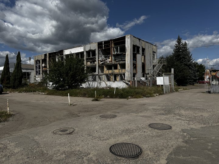 «Ти такий безпорадний, що нічого не можеш зробити»: як живе 12-й мікрорайон Сум під постійними атаками РФ