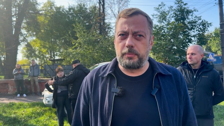 «Сестра взяла слухавку, сказала, що їх привалило. І все, більше нічого не знаю»: прилучани про ракетний удар по місту