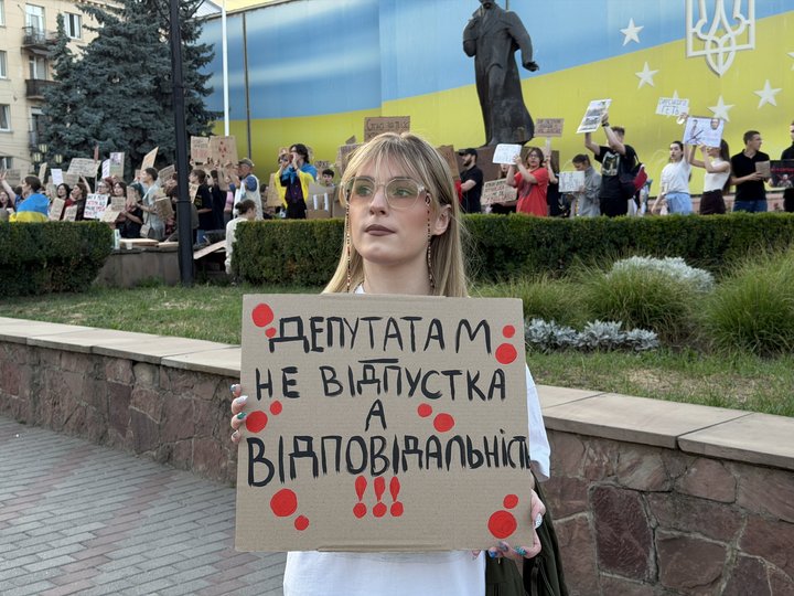 У Чернівцях пʼятий день триває акція протесту через відставку Федорова