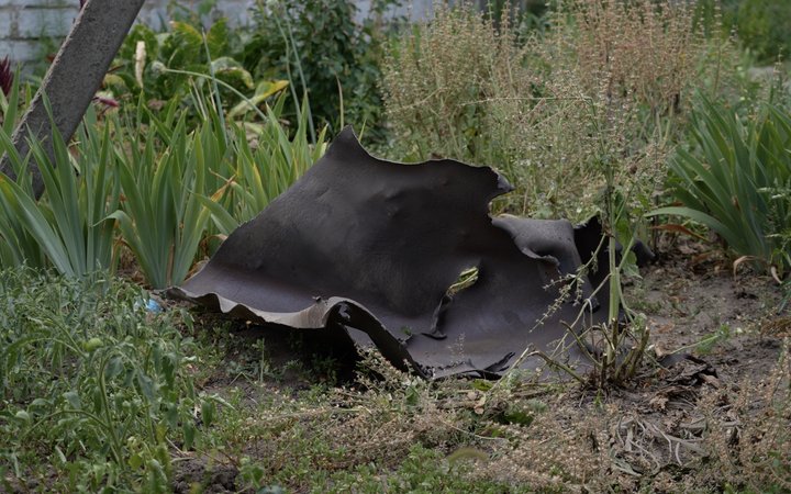 «Раніше було жваве село, все буяло, а зараз — бур'яни й розруха». Як прифронтова Васильківка виживає під атаками КАБів