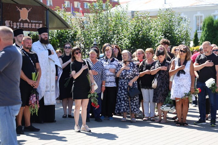 У Луцьку попрощалися з 43-річним бійцем Валерієм Скрицьким У Луцьку попрощалися з 43-річним бійцем Валерієм Скрицьким