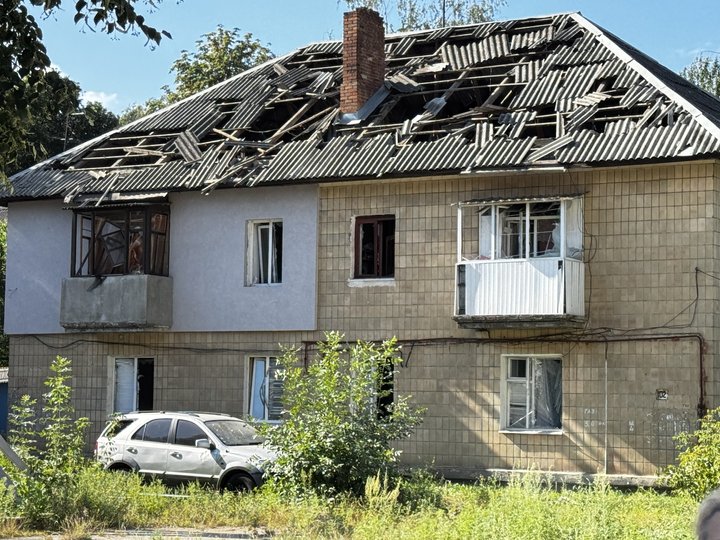 «Тікати все одно нікуди»: мешканці району хіммістечка в Сумах розповіли про нічний удар КАБами «Тікати все одно нікуди»: мешканці району хіммістечка в Сумах розповіли про нічний удар КАБами