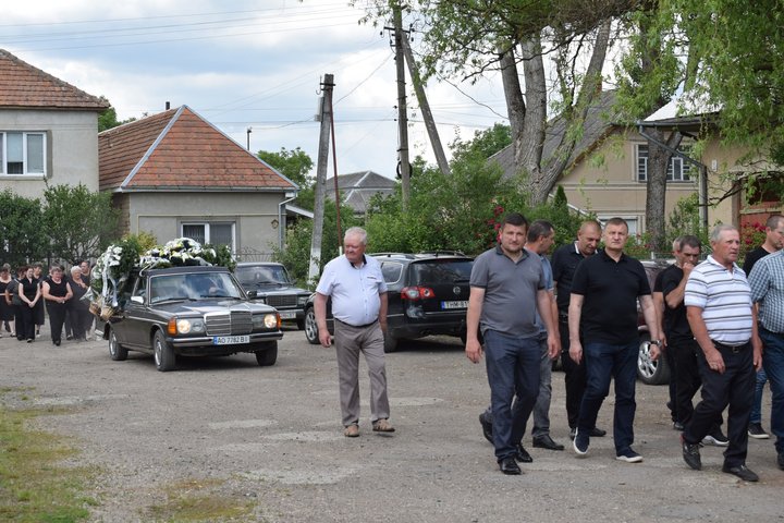 На Закарпатті попрощалися із померлим захисником Корнелом Полнером