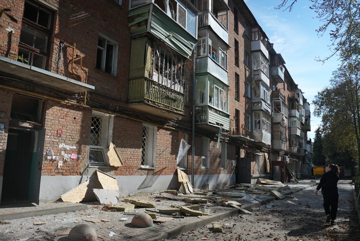«Всі почали кричати, плакати»: у Сумах через атаку армії РФ загинули двоє людей «Всі почали кричати, плакати»: у Сумах через атаку армії РФ загинули двоє людей