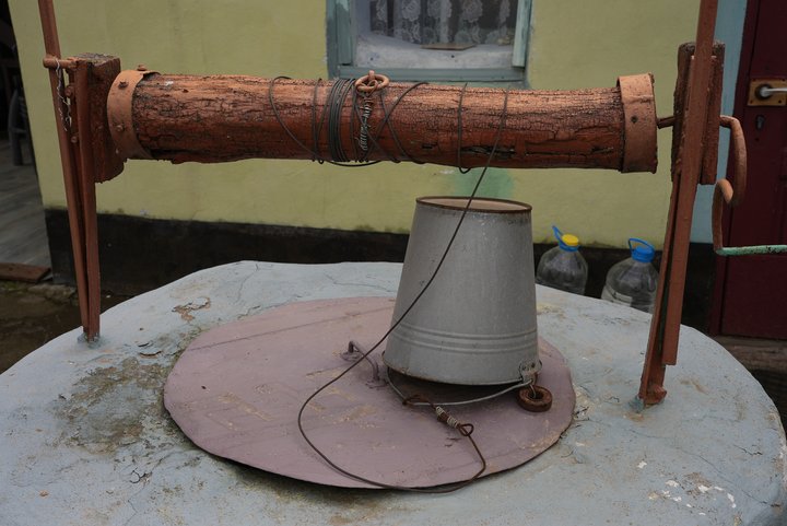 "Немає допомоги ніякої, все своїми руками": на Миколаївщині селяни власноруч ремонтують водогін "Немає допомоги ніякої, все своїми руками": на Миколаївщині селяни власноруч ремонтують водогін
