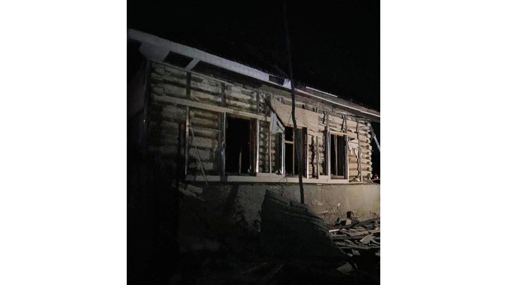 Попередньо поранено трьох людей, серед яких двоє неповнолітніх: війська РФ атакували центр Новгорода-Сіверського Попередньо поранено трьох людей, серед яких двоє неповнолітніх: війська РФ атакували центр Новгорода-Сіверського