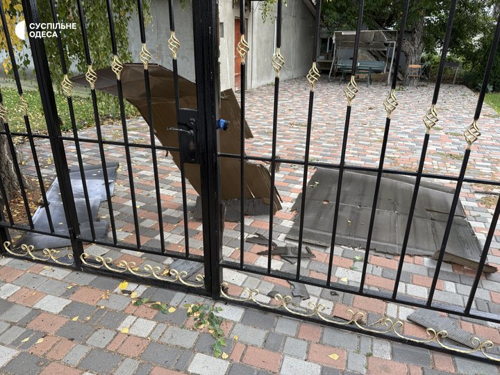 «У квартирі не залишилося жодного цілого вікна»: що розповіли очевидці про атаку РФ на Одещину вдень 24 вересня «У квартирі не залишилося жодного цілого вікна»: що розповіли очевидці про атаку РФ на Одещину вдень 24 вересня