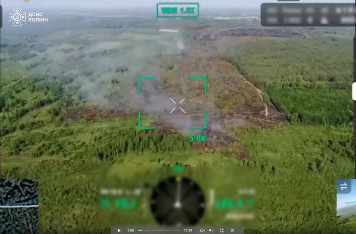 Майже 8 гектарів у вогні: у районі на Волині гасять пожежу на торфовищі