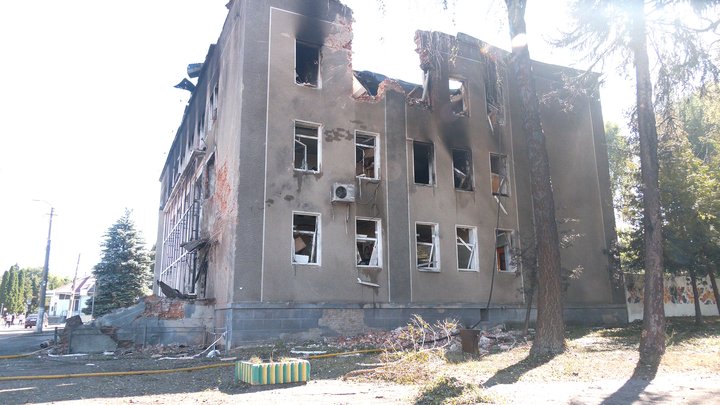 «Після тривоги, одразу був приліт»: що розповідають очевидці про атаки РФ на центр Мени, що на Чернігівщині «Після тривоги, одразу був приліт»: що розповідають очевидці про атаки РФ на центр Мени, що на Чернігівщині