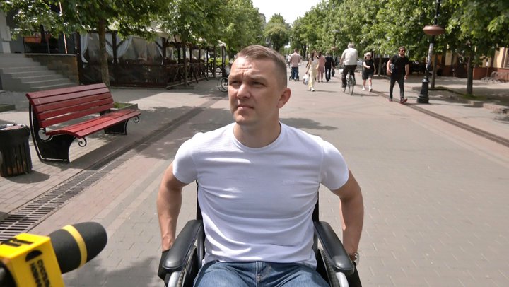 «Хода безбар'єрності» в центрі Луцька: перевіряли вулиці й будівлі на доступність для людей з інвалідністю «Хода безбар'єрності» в центрі Луцька: перевіряли вулиці й будівлі на доступність для людей з інвалідністю