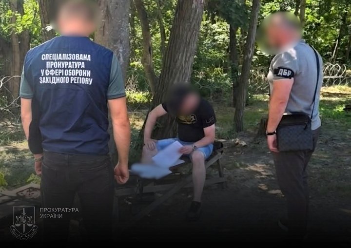 Нараховував майже 2 млн грн «бойових»: ДБР викрило полковника прикордонного загону на Волині Нараховував майже 2 млн грн «бойових»: ДБР викрило полковника прикордонного загону на Волині