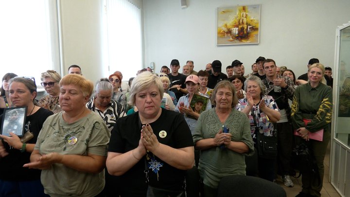 Екссекретарка суду в Чернігові, яка раділа похованням українських військових, просила закрити справу чи зменшити строк Екссекретарка суду в Чернігові, яка раділа похованням українських військових, просила закрити справу чи зменшити строк