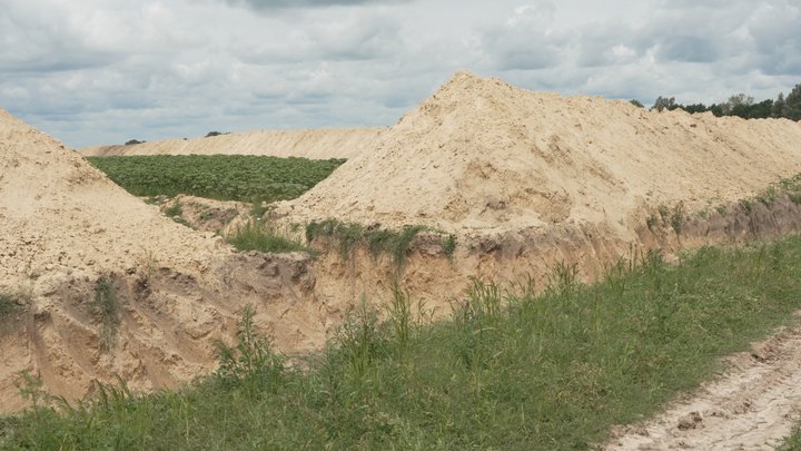 На Чернігівщині облаштовують фортифікації, щоб ускладнити просування противника у разі повторного наступу На Чернігівщині облаштовують фортифікації, щоб ускладнити просування противника у разі повторного наступу