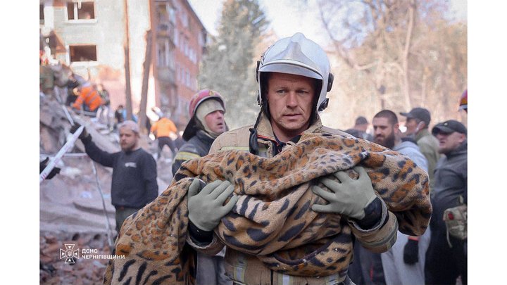 Шар бетонного пилу, жалоба за загиблими та оголений побут: репортаж із Прилук на Чернігівщині