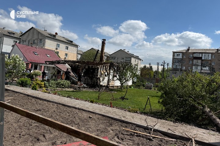 Атака РФ на Київщину: у Щасливому згорів будинок родини полеглого військового, у селі є поранені