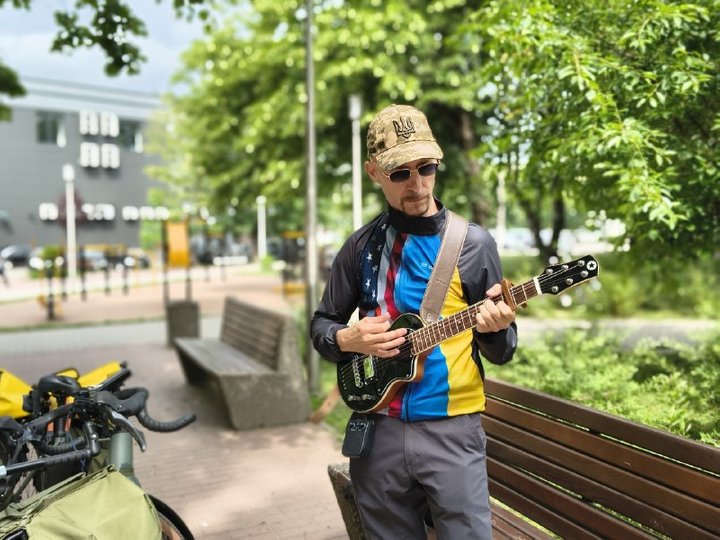 Американець на велосипеді їде з Варшави до Києва: у Житомирі зупинився мандрівник Калеб Берг Американець на велосипеді їде з Варшави до Києва: у Житомирі зупинився мандрівник Калеб Берг
