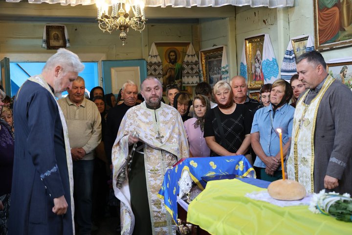 У Луцькій громаді попрощалися з 51-річним військовослужбовцем Русланом Снопком