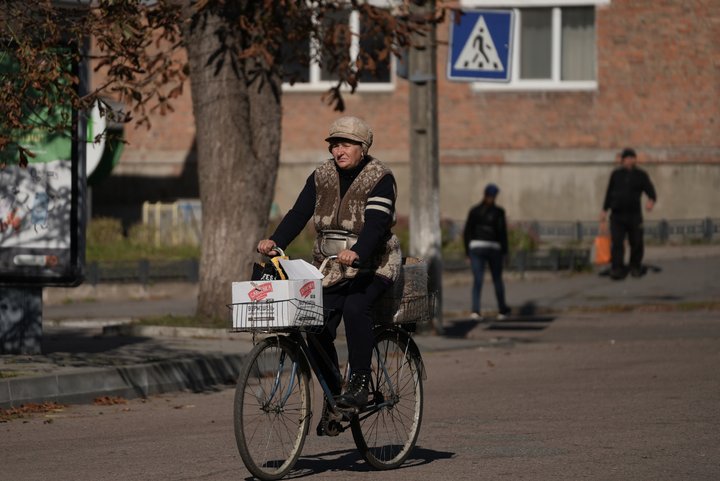Місто велосипедістів без мобільного зв'язку. Як люди живуть у Білопіллі на Сумщині Місто велосипедістів без мобільного зв'язку. Як люди живуть у Білопіллі на Сумщині