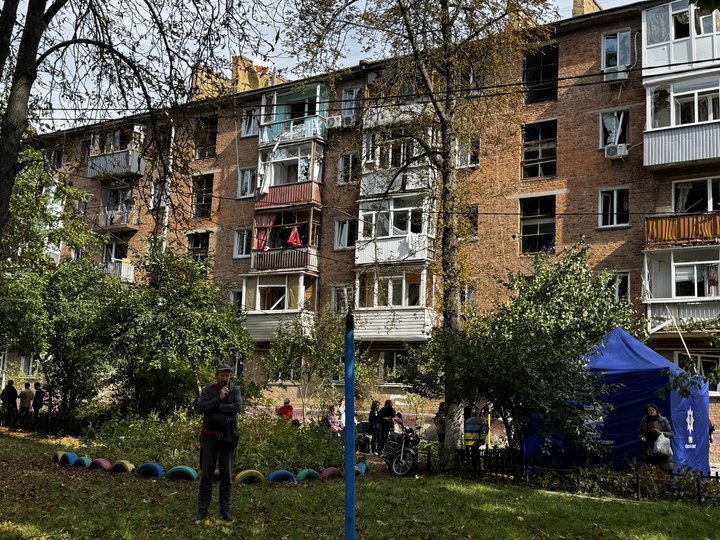 «Всі почали кричати, плакати»: у Сумах через атаку армії РФ загинули двоє людей «Всі почали кричати, плакати»: у Сумах через атаку армії РФ загинули двоє людей