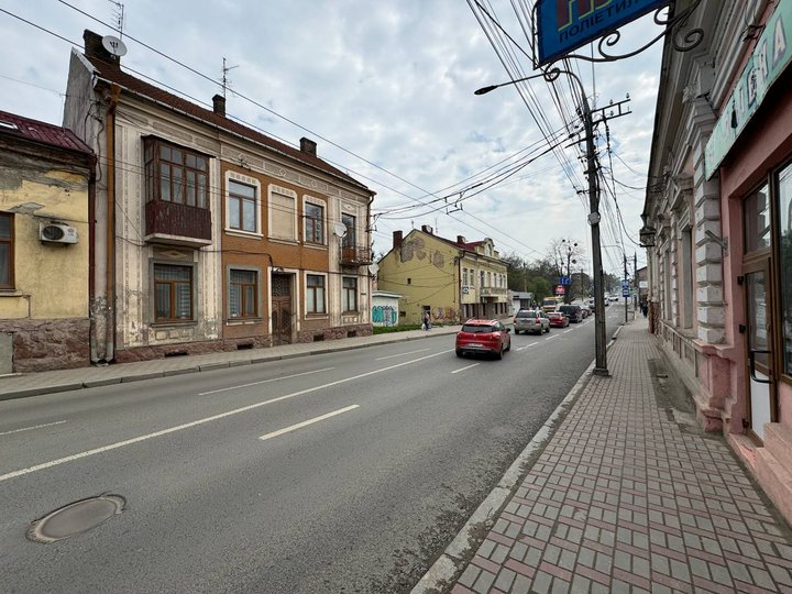 "Щоб не допустити зсуву": у Чернівцях планують укріпити аварійний схил над залізницею за майже 4 млн грн