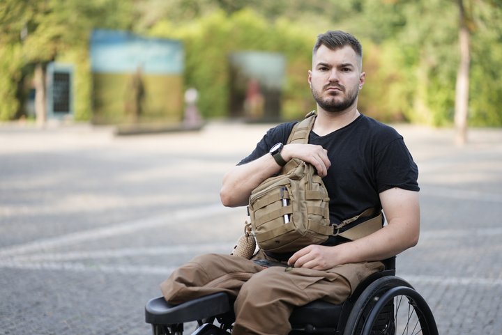 «Усвідомлюю, що я стікаю кров'ю і що я помру в 27 років». Ветеран війни з ампутацією про поранення та мітинги у Дніпрі «Усвідомлюю, що я стікаю кров'ю і що я помру в 27 років». Ветеран війни з ампутацією про поранення та мітинги у Дніпрі