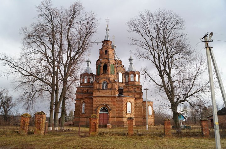 Роменчанка 18 років відтворює автентичну українську садибу в Пустовітівці на Сумщині