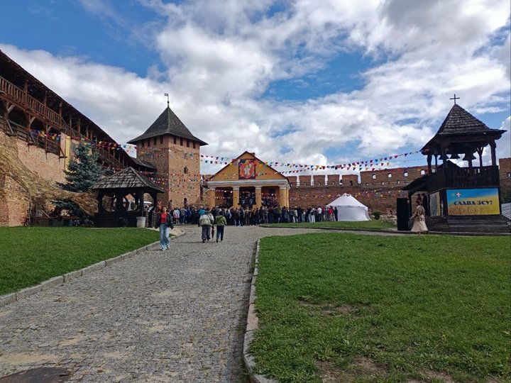 Лицарські обладунки та поєдинки: у Луцькому замку завершився кубок України з середньовічного бою Лицарські обладунки та поєдинки: у Луцькому замку завершився кубок України з середньовічного бою