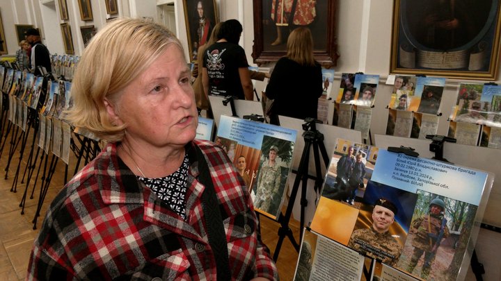 275 історій безвісти зниклих і загиблих захисників: у Чернігові представили фотовиставку «Ми не народжені для війни» 275 історій безвісти зниклих і загиблих захисників: у Чернігові представили фотовиставку «Ми не народжені для війни»
